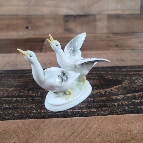 Vintage Gerold Porzellan Bavaria Western Germany 2 Geese 3 1/2" Figurine - Picture 2 of 10
